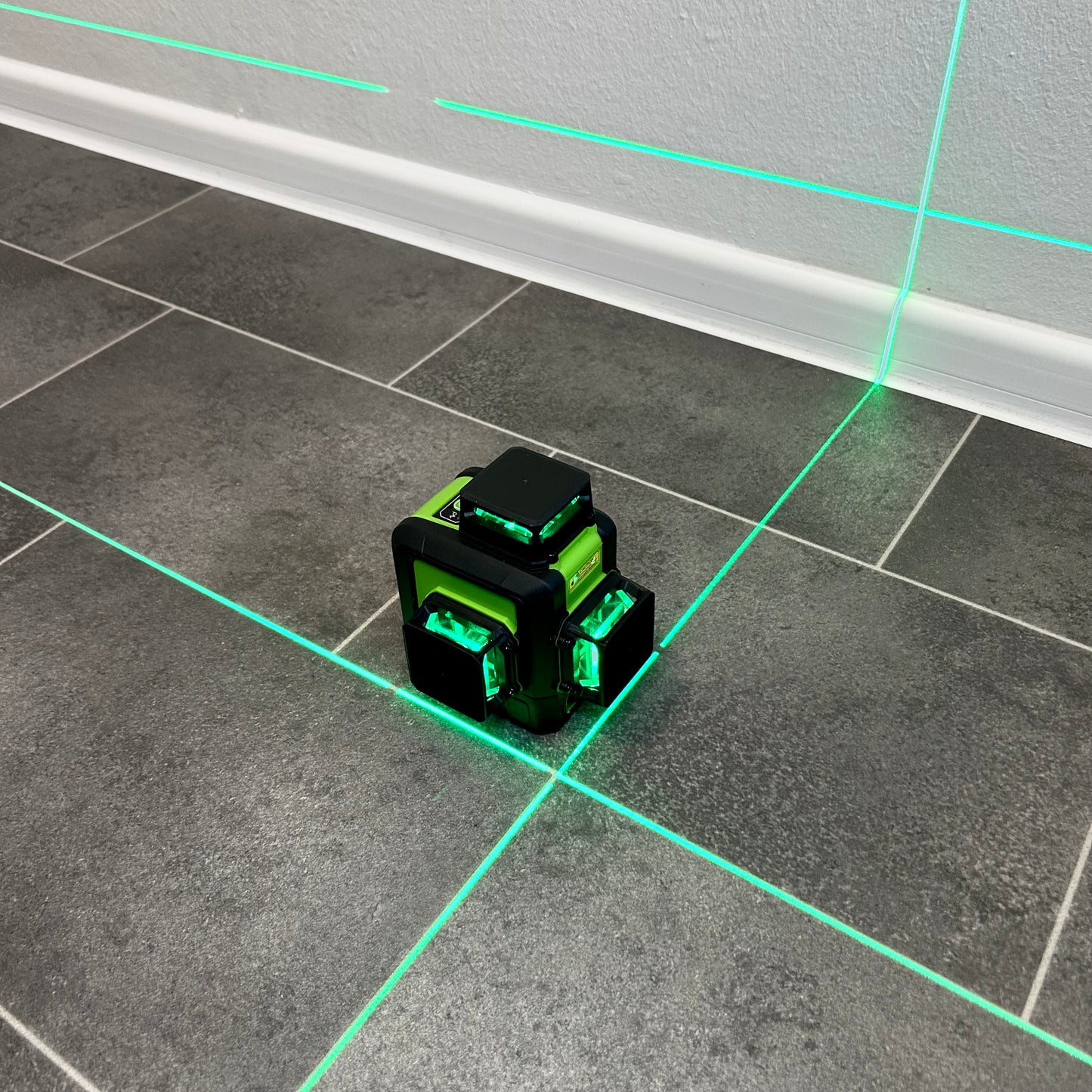 Nemantronic LG302 Kreuzlinienlaser 12 Linienlaser Laserwasserwaage
